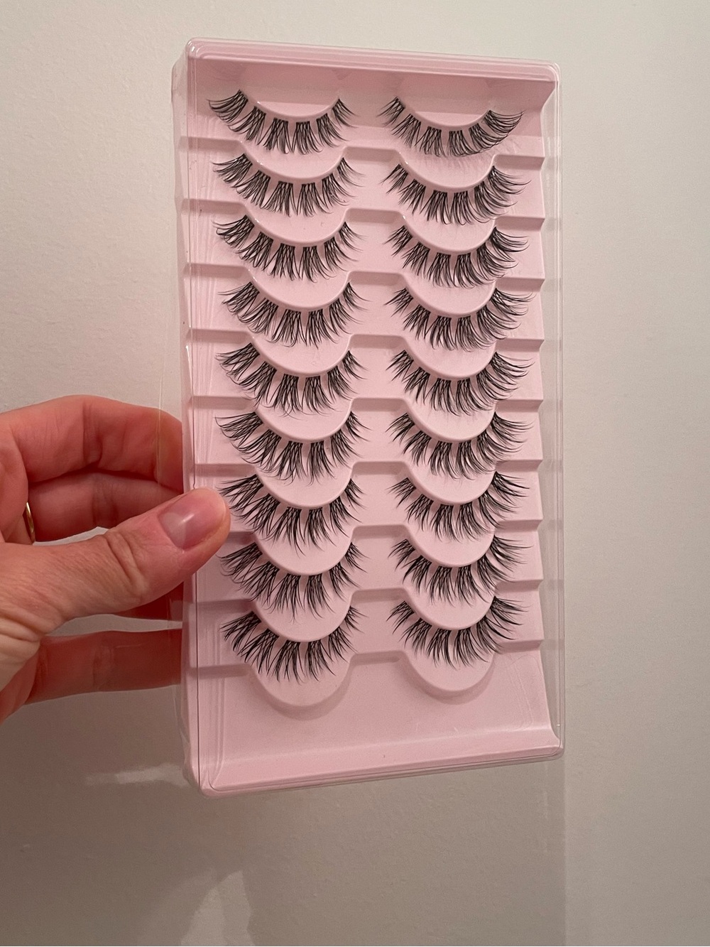 9 pack of feathery eyelashes